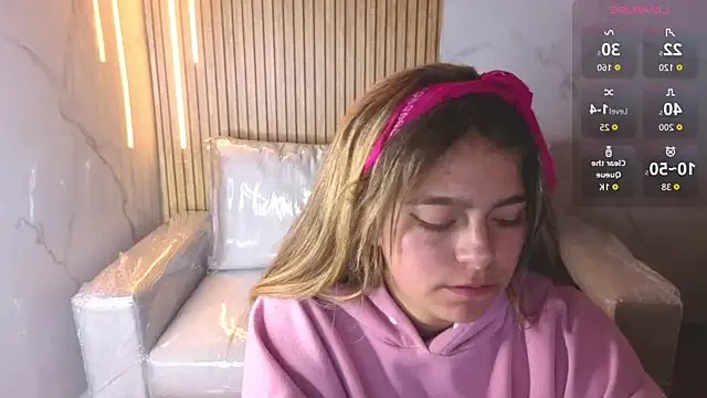 Freechat Kitten_Cam on StripChat