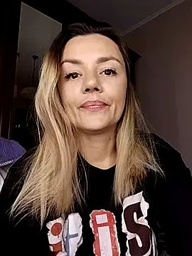 Freechat KrissSexi on StripChat