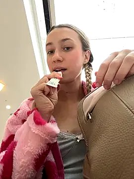 Freechat Lia__Love on StripChat