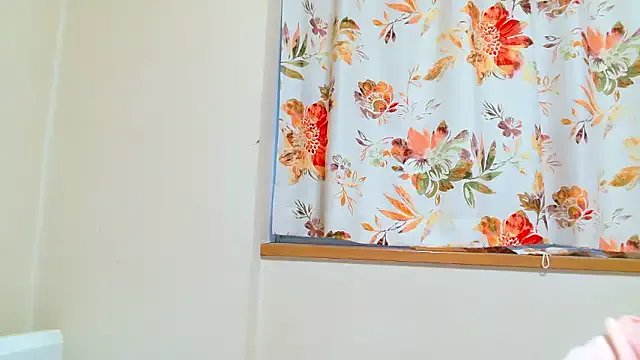 liliyRiSAcha-n on StripChat 