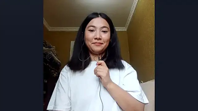 LinneaHyles on StripChat 