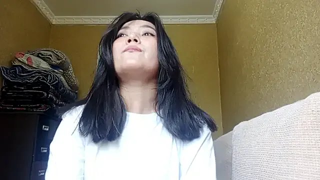 LinneaHyles on StripChat 