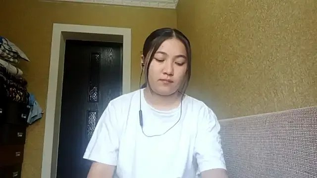 LinneaHyles on StripChat 