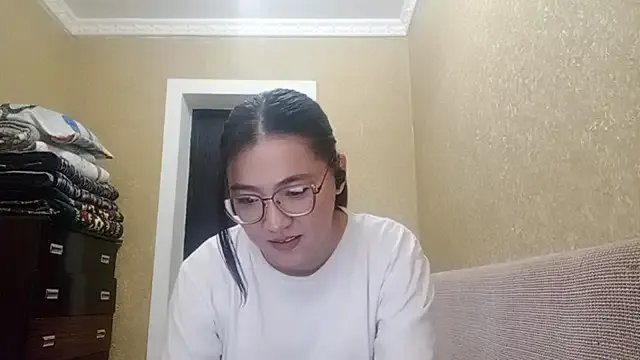 LinneaHyles on StripChat 