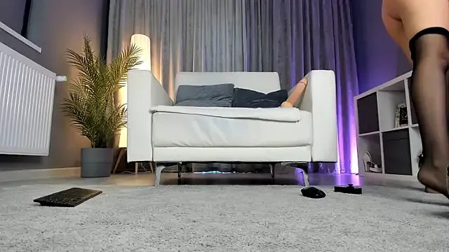 Freechat LisaAventi on StripChat