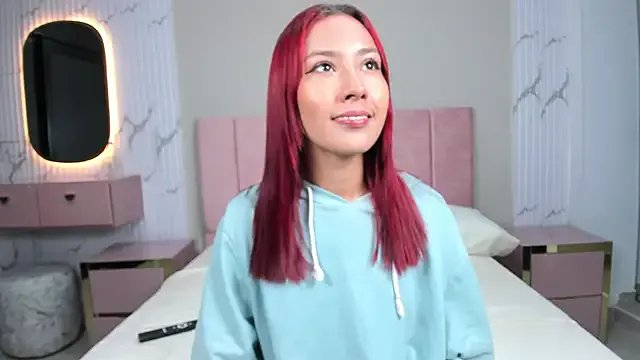 little-doll18 on StripChat 