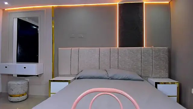 little-doll18 on StripChat 