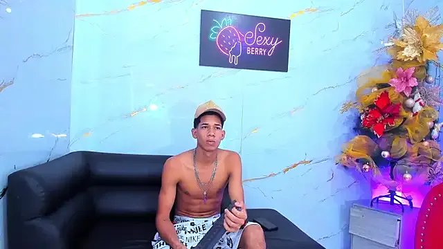 Little_nicoll on StripChat 