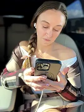 Freechat lunagirl13 on StripChat