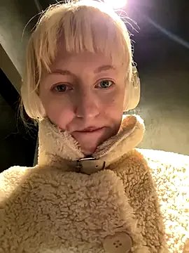 Freechat RonnieKiss on StripChat