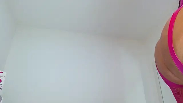 Freechat sashacreamy_ on StripChat