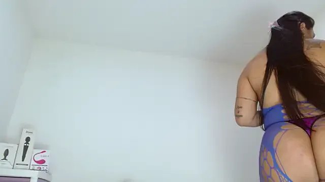 Freechat sashacreamy_ on StripChat