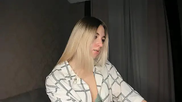 Freechat sugarplum_x on StripChat