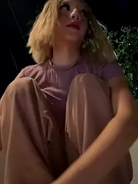 Freechat SweetBunnyGF on StripChat