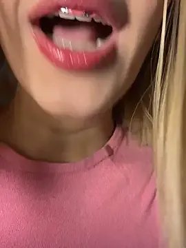 Freechat SweetBunnyGF on StripChat