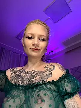 Freechat TeaseKitten on StripChat